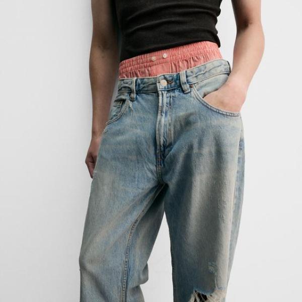 RIPPED BAGGY FIT JEANS