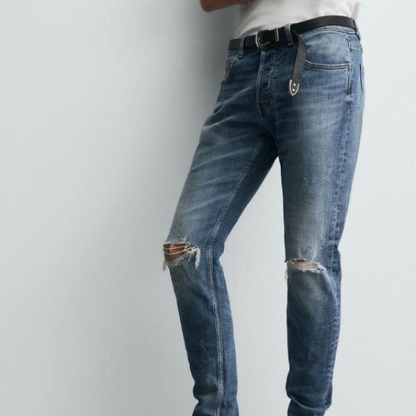 RIPPED SKINNY FIT JEANS