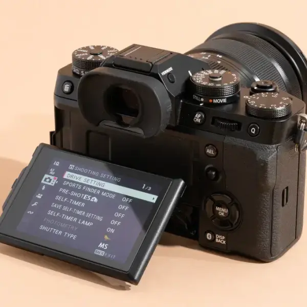 High-Resolution Mirrorless Hybrid