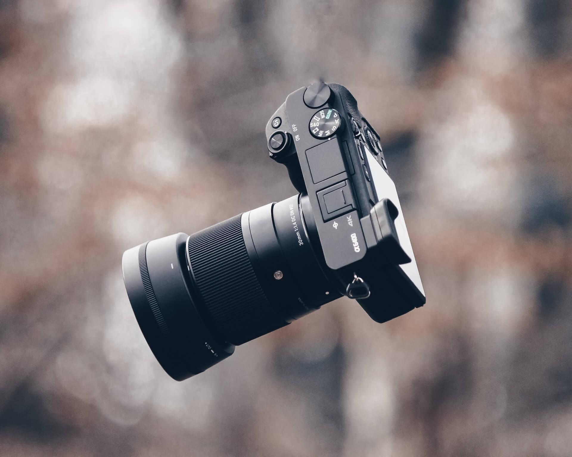 Beginner-Friendly Mirrorless Crossover